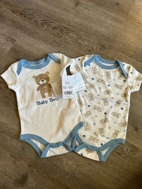Quiltex Baby Bear Bodysuit Set in White and Light Blue Trim - 2 Pack